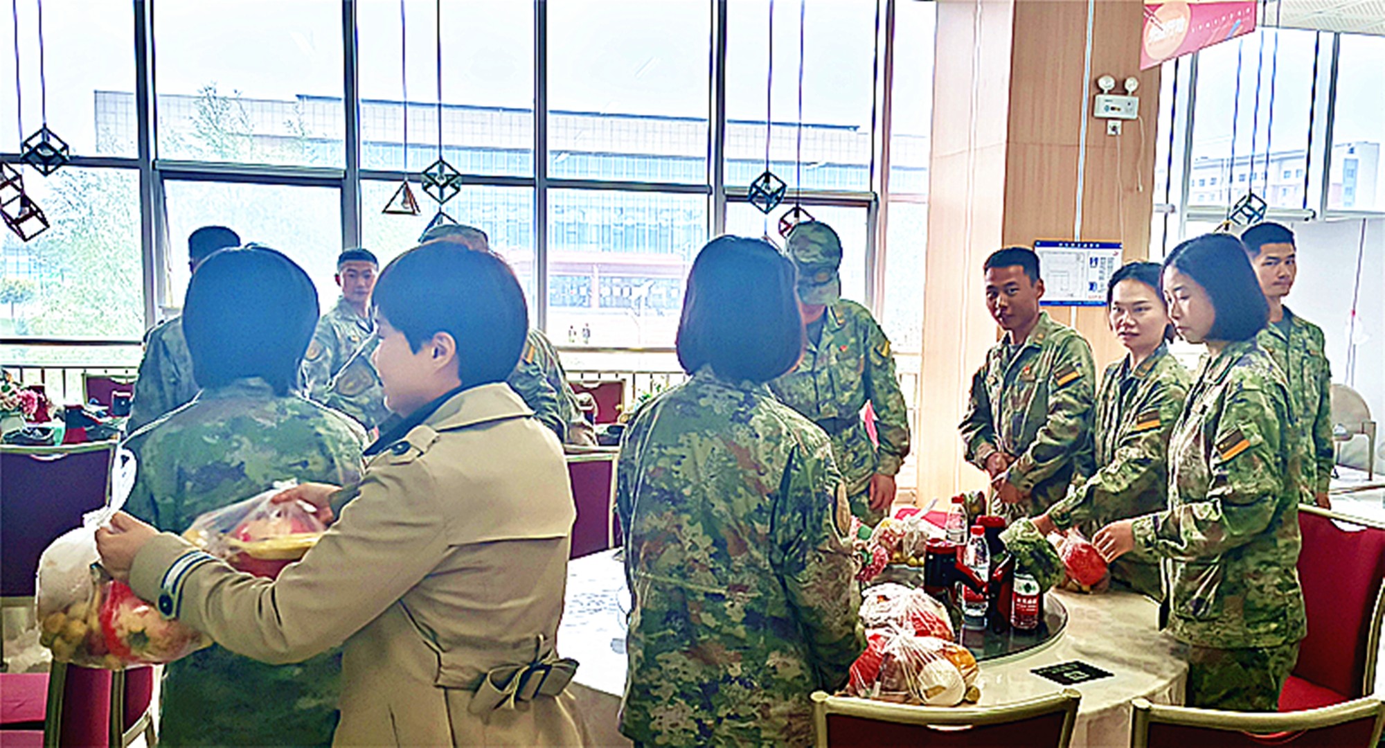 慰問教官照片2.jpg